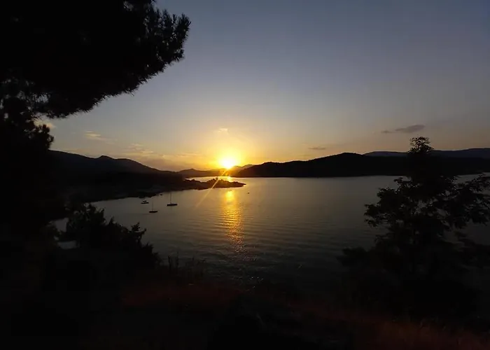 Ruralrut En El Tiemblo Precios Especiales A Partir De 7 Noches, Wifi, Cabina De Hidromasaje, Aire Acondicionado, Zonas De Bano Naturales Cercanas