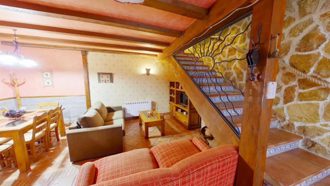 Villa Ruralrut-el Tiemblo Wifi, De Hidromasaje, Aire Acondicionado Y A Pocos Metros De Zonas De Bano Naturales *