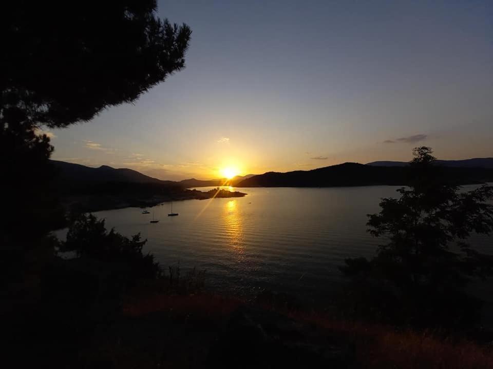 Willa Ruralrut En El Tiemblo Precios Especiales A Partir De 7 Noches, Wifi, Cabina De Hidromasaje, Aire Acondicionado, Zonas De Bano Naturales Cercanas El Tiemblo
