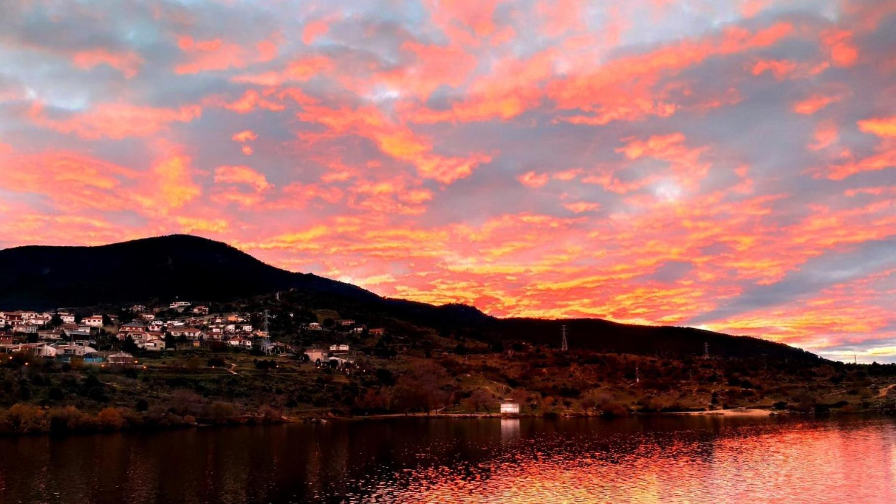 Willa Ruralrut En El Tiemblo Precios Especiales A Partir De 7 Noches, Wifi, Cabina De Hidromasaje, Aire Acondicionado, Zonas De Bano Naturales Cercanas El Tiemblo