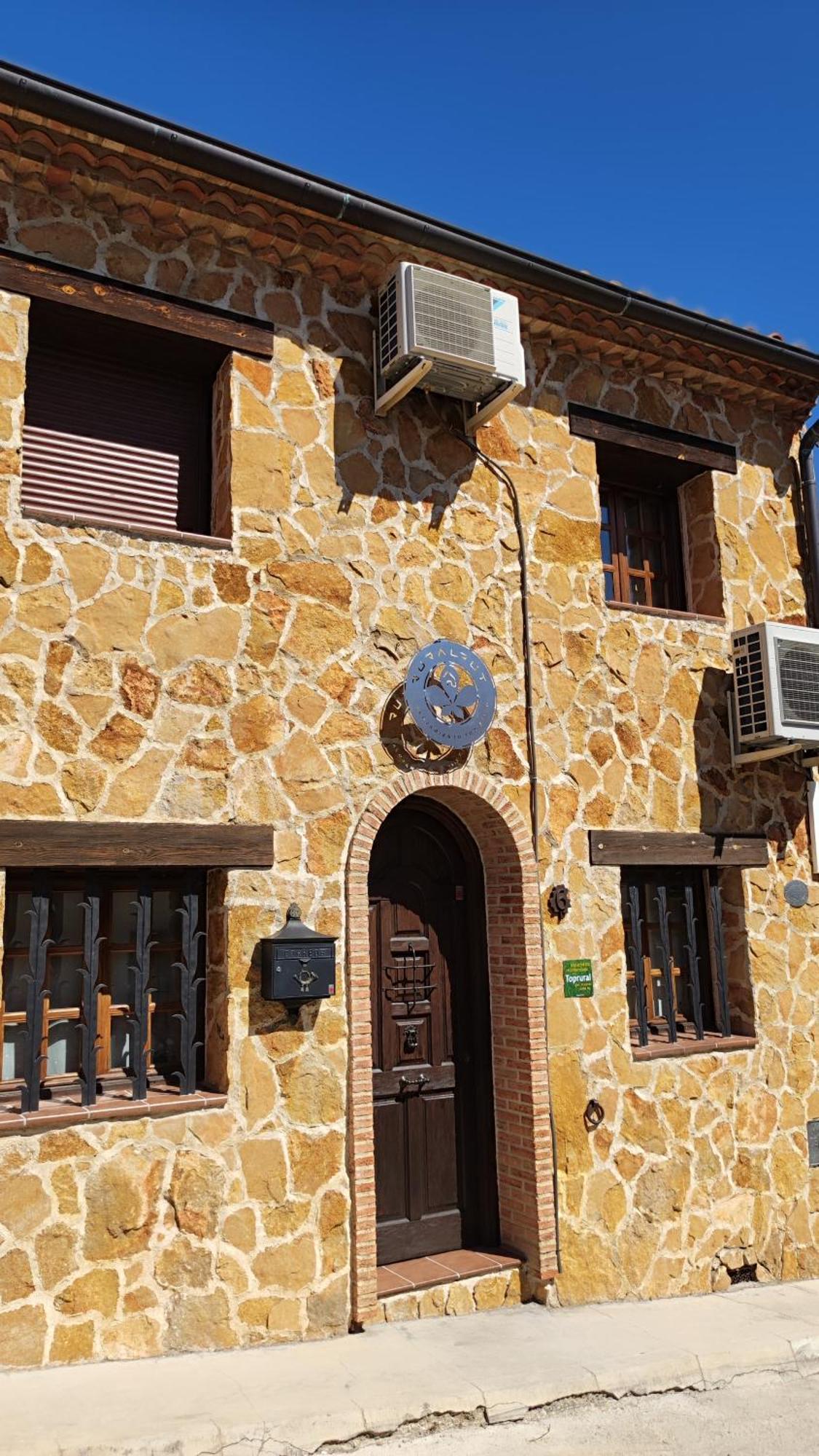 Ruralrut-el Tiemblo Wifi, De Hidromasaje, Aire Acondicionado Y A Pocos Metros De Zonas De Bano Naturales El Tiemblo