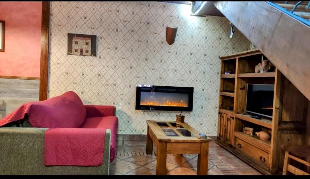 Ruralrut En El Tiemblo Precios Especiales A Partir De 7 Noches, Wifi, Cabina De Hidromasaje, Aire Acondicionado, Zonas De Bano Naturales Cercanas